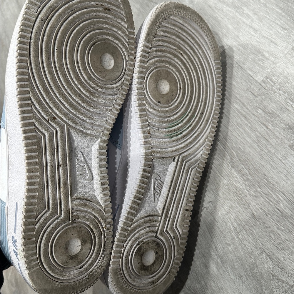 Nike Men's Light Blue and White Sneakers - Picture 5 of 6